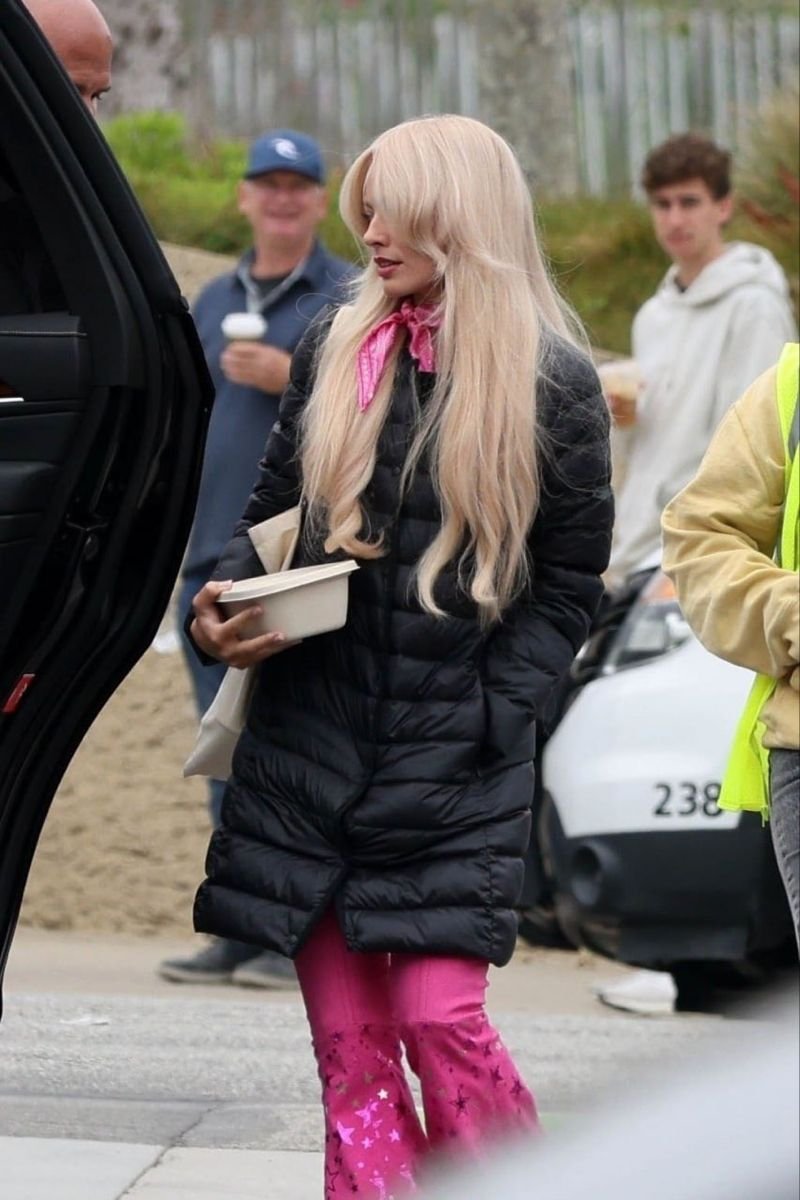 Margot Robbie Barbie Black Puffer Jacket - Image 2