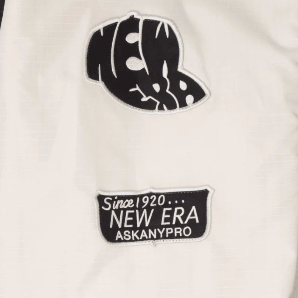 Alpha x new era l 2b bomber blackwhite logo detail