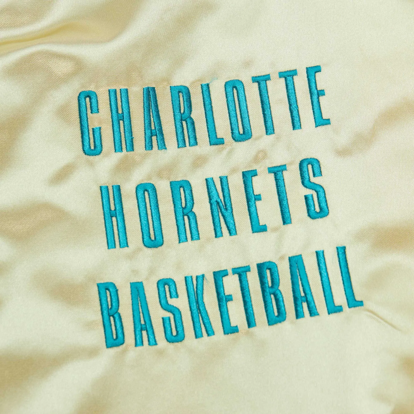Charlotte hornets team og 20 full zip satin varsity jacket gold 4