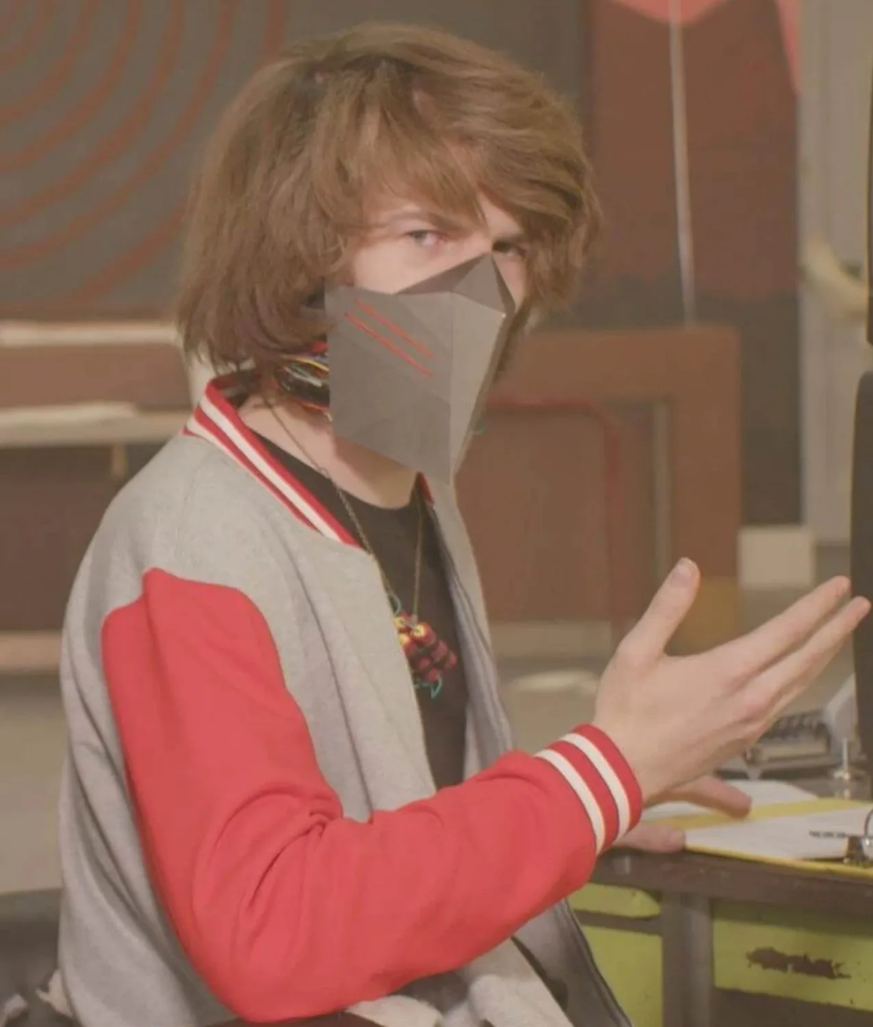 Genloss red and gray fleece jacket