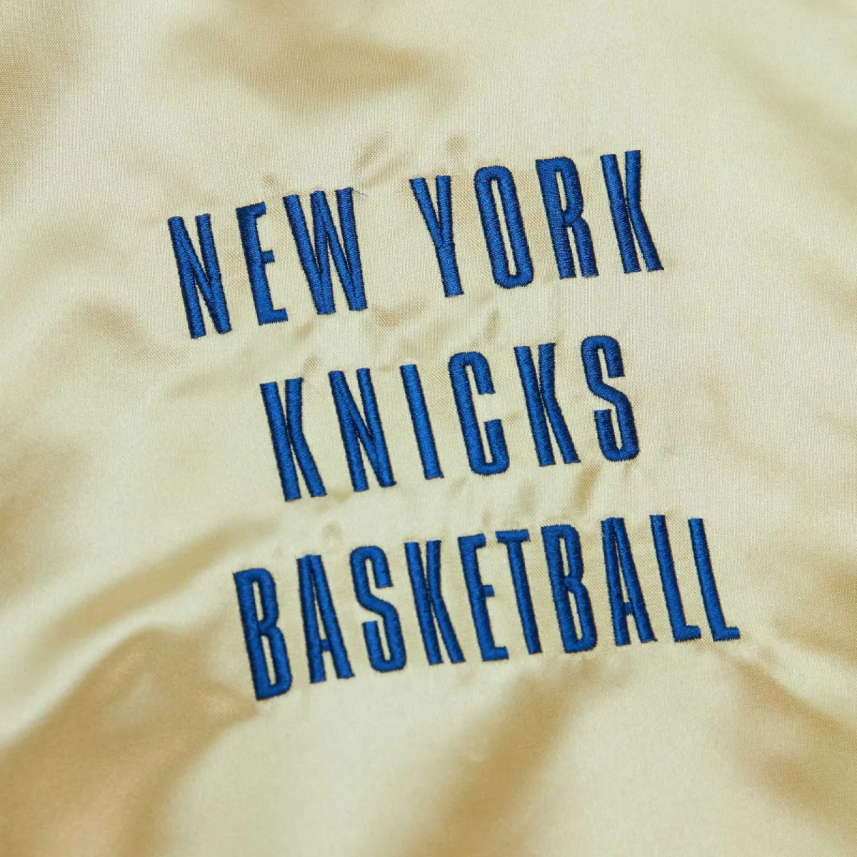 New york knicks team og 20 vintage logo satin varsity jacket gold 4