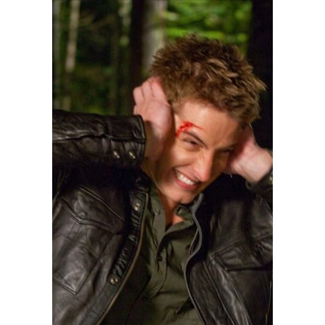 Green arrow black jacket