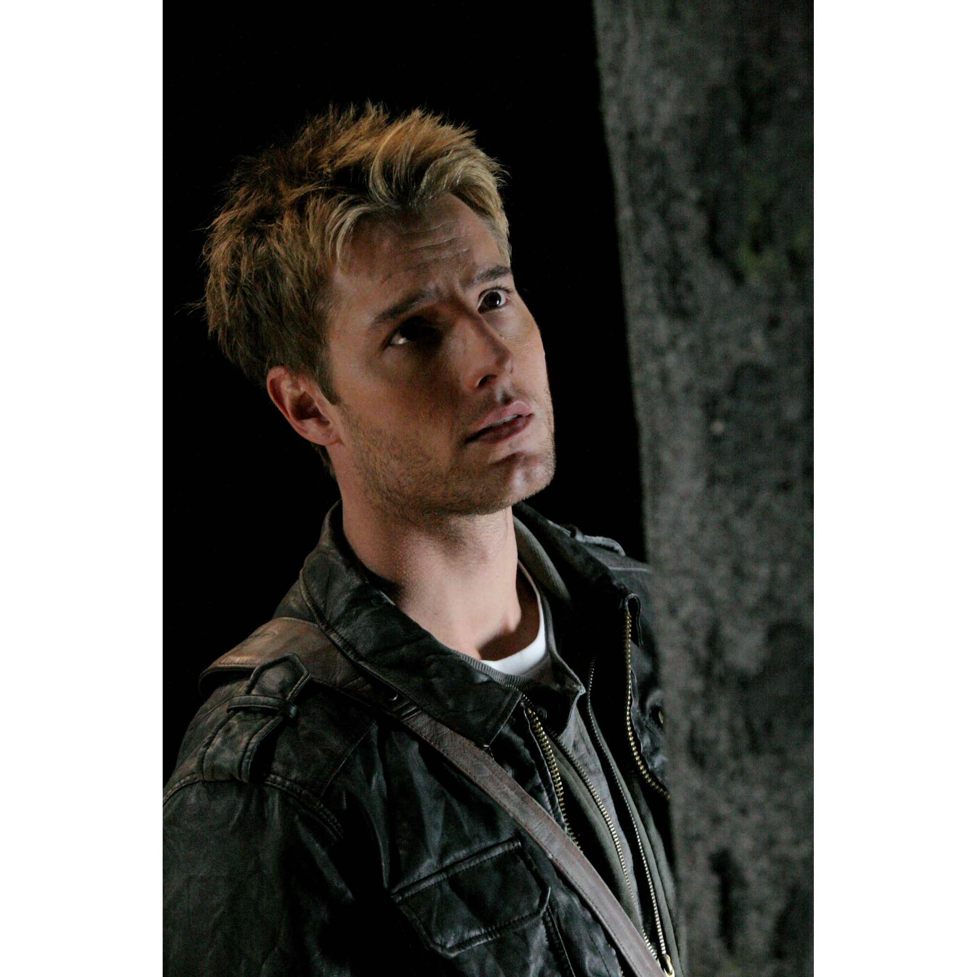 Justin hartley black leather jacket