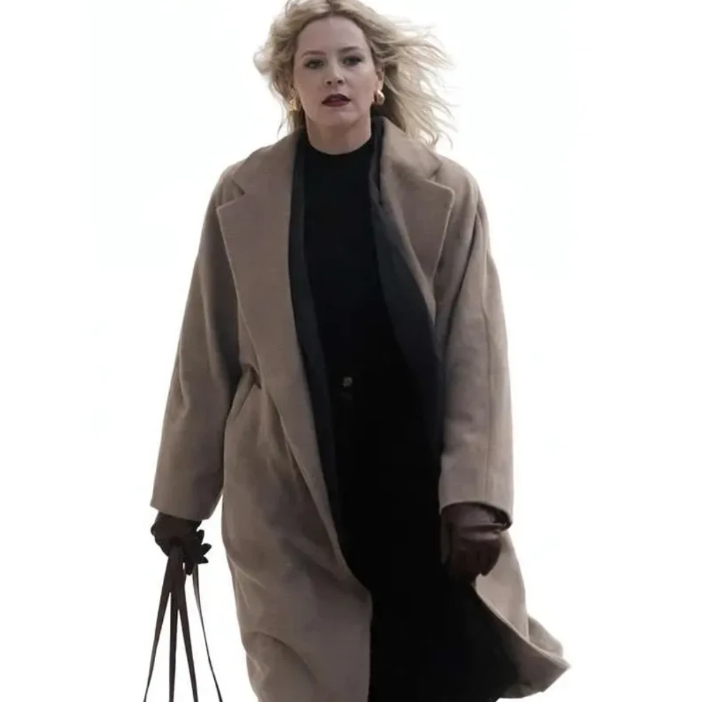 Elizabeth banks beige coat